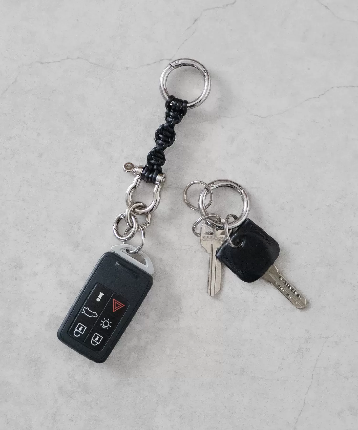 スパイラル ブレーディング レザーキーチェーン